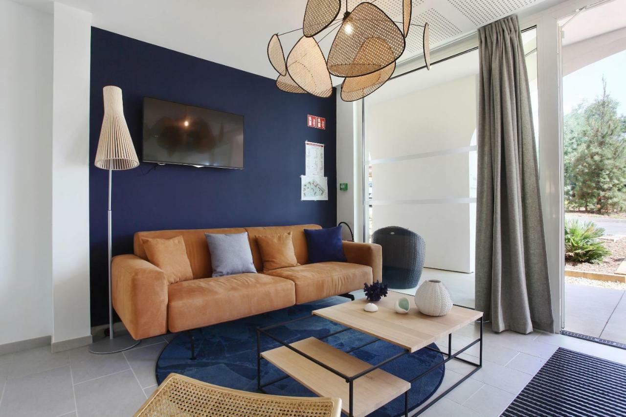 Residence Prestige Odalys Les Canissons Кавалере-сюр-Мер Екстериор снимка