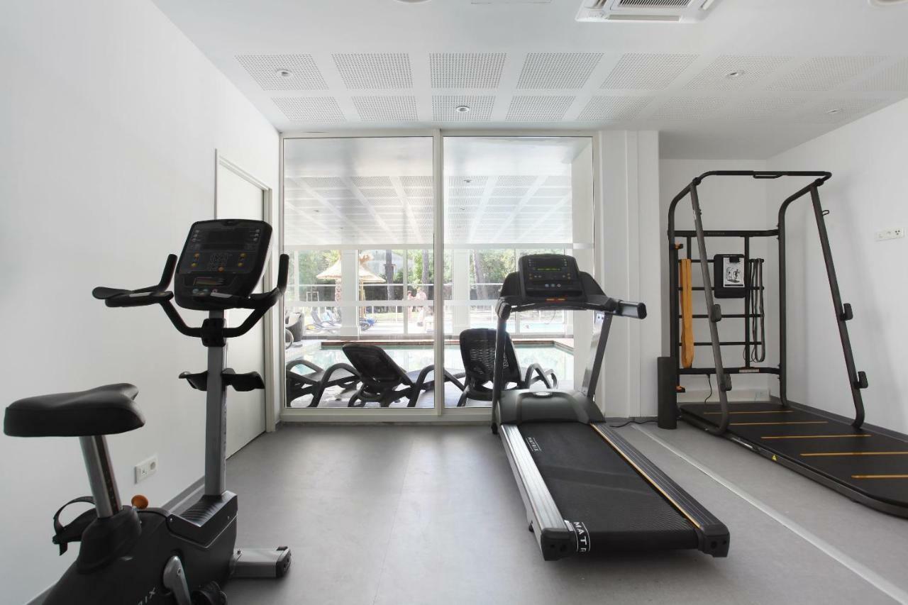 Residence Prestige Odalys Les Canissons Кавалере-сюр-Мер Екстериор снимка